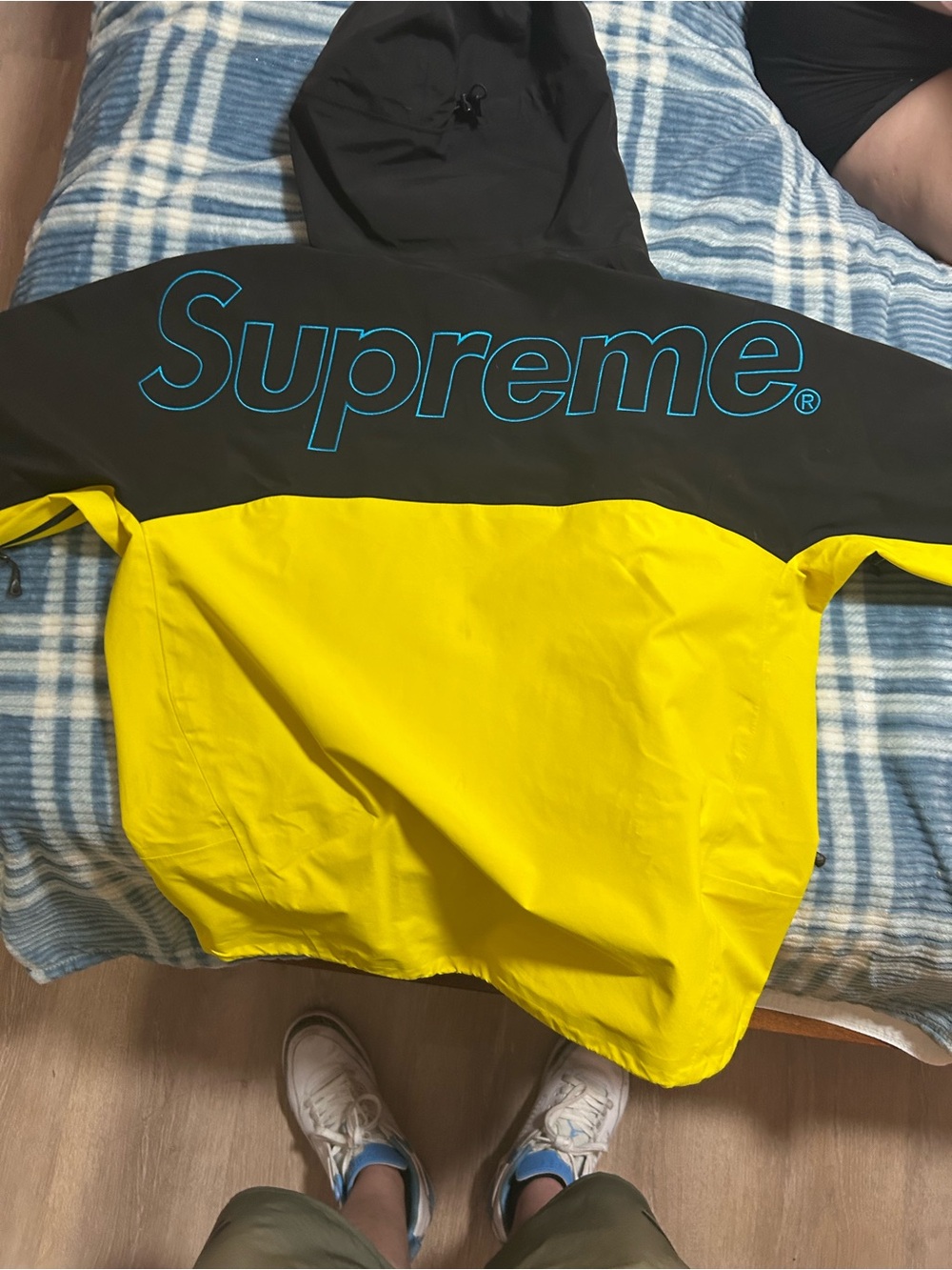 Supreme x The Northface Black and Yellow Taped Seam Shell Jacket - Picture 7 of 7